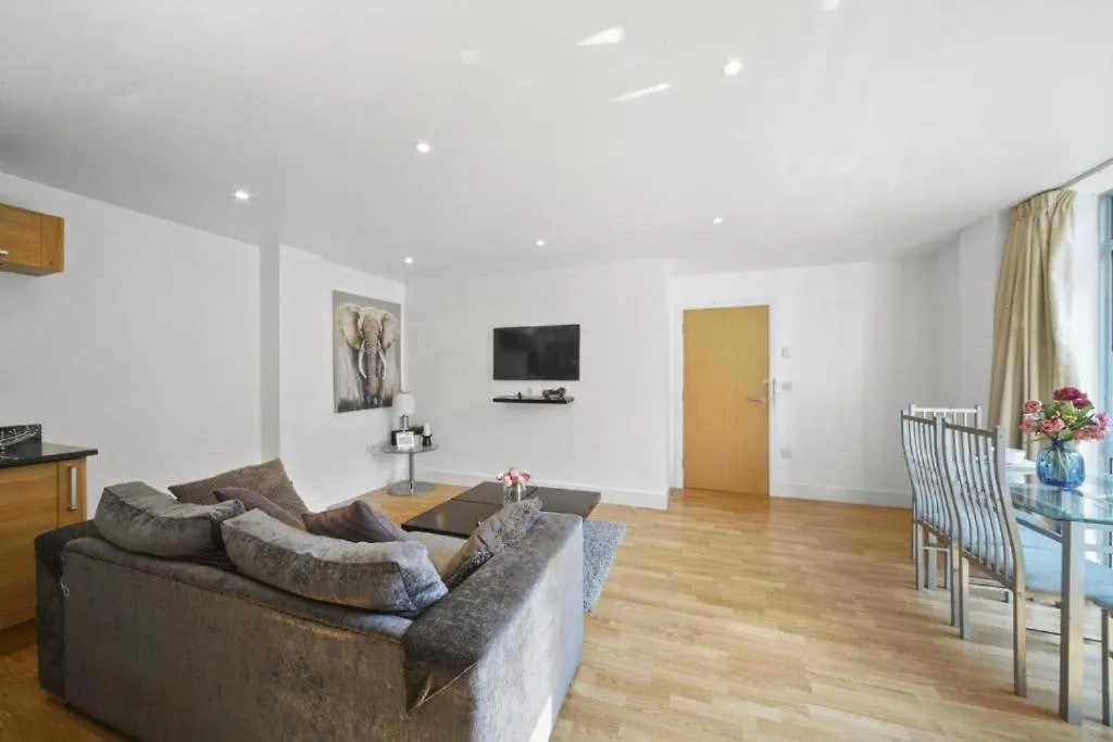 Marx Stylish 1-Bed Apartment Near London Bridge & Tower Bridge - Great Location With Free Parking 0*,  United Kingdom